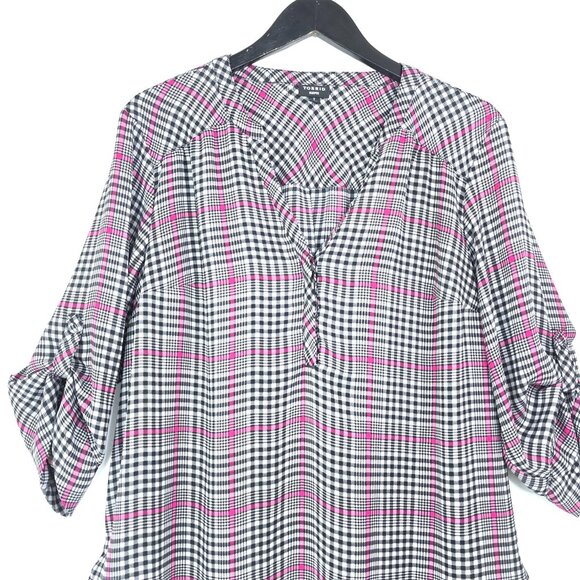 Torrid Harper Black Pink Plaid Roll Tab Slinky Relaxed Fit VNeck Top - Picture 2 of 6